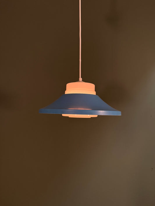 513