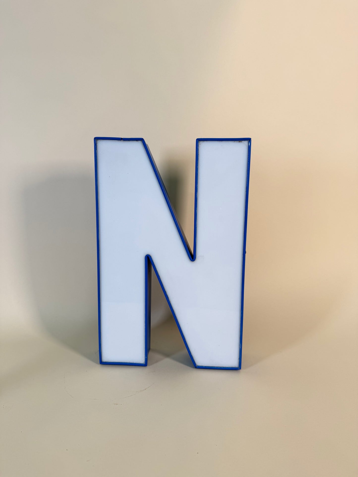 869