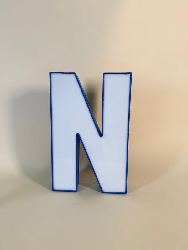 869