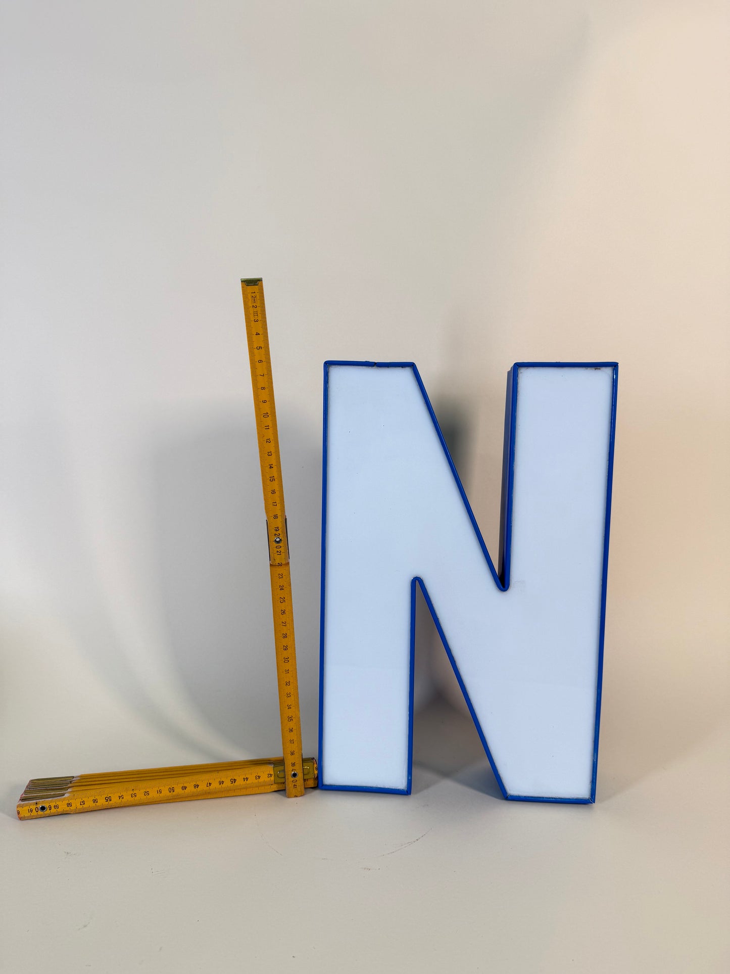 869